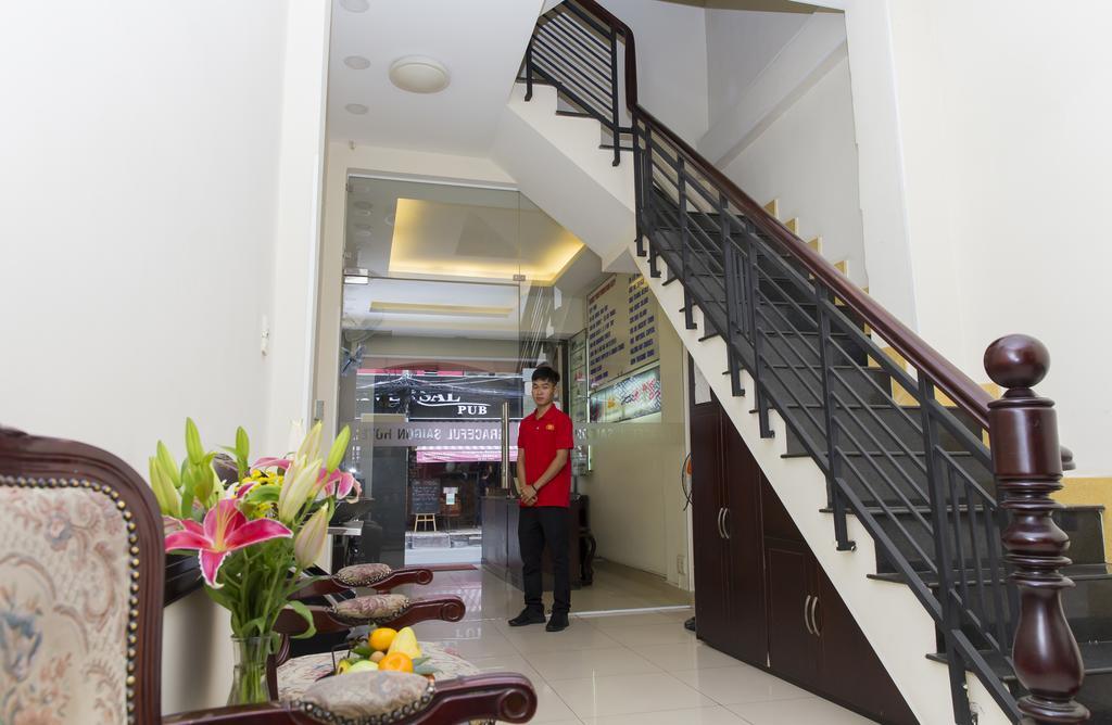 Graceful Hostel Thành Pho Ho Chí Minh Esterno foto